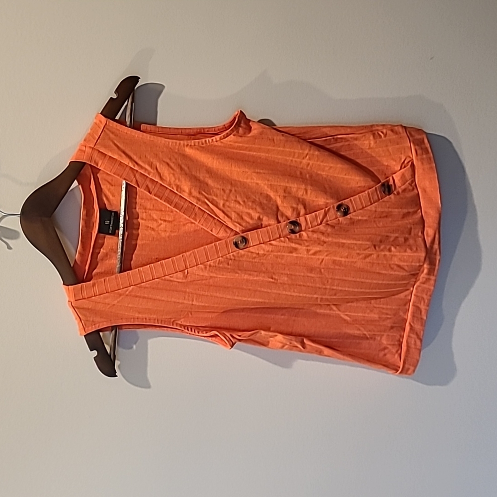 Like new Worthington tank with buttons, orange/pumpkin size Medium
